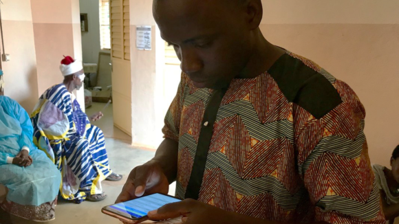 Zakari, a TT tracker, using the device in a hospital.