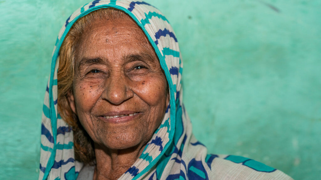An older women smiling.