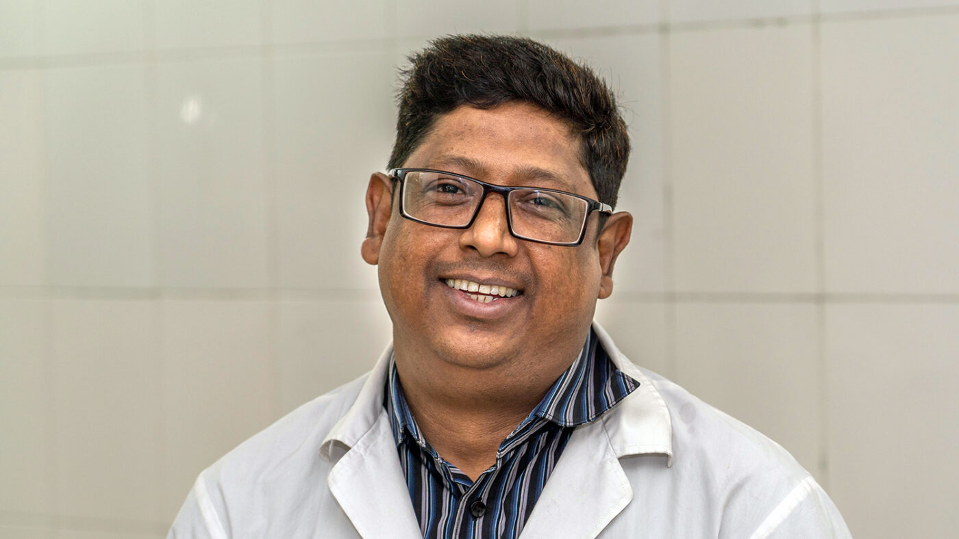 A man smiling.